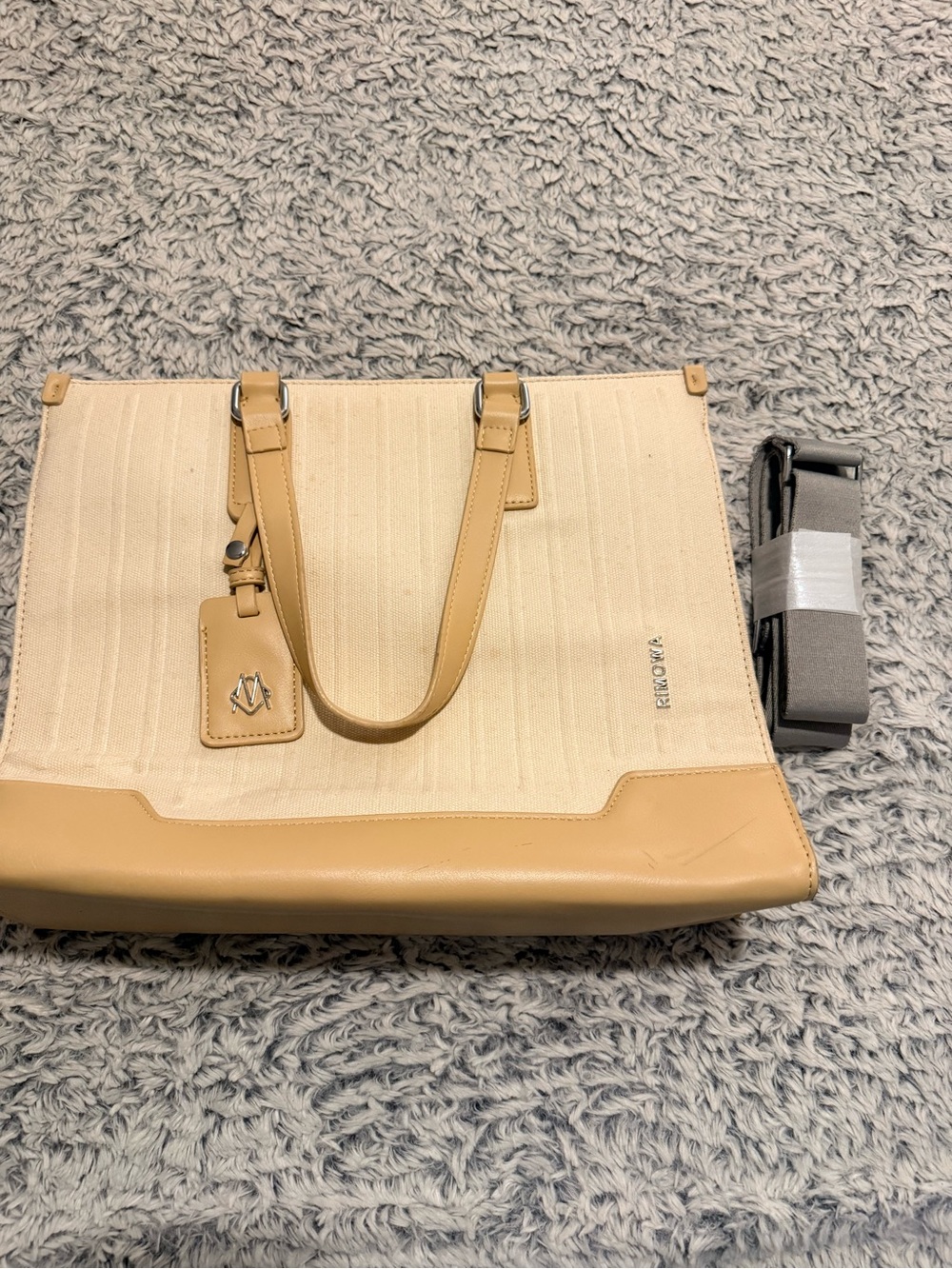 Beautiful Tan Handbag - Picture 7 of 8